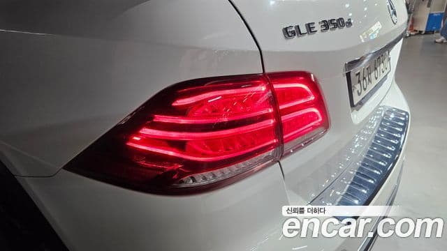 Mercedes-Benz GLE-Class 2018 — Photo 22/30