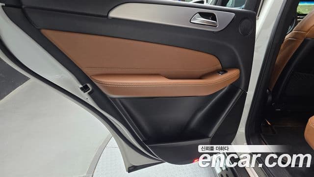 Mercedes-Benz GLE-Class 2018 — Photo 3/30