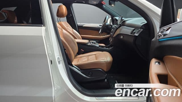 Mercedes-Benz GLE-Class 2018 — Photo 23/30