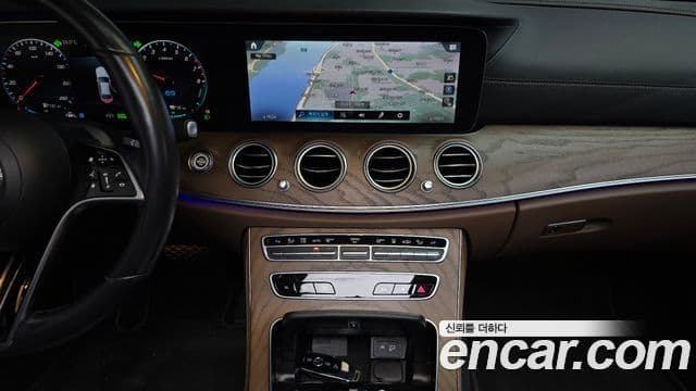 Mercedes-Benz E-Class 2020 — фото 14 из 20