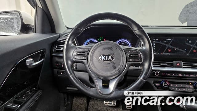 Kia Niro 2019 — Şəkil 13/20