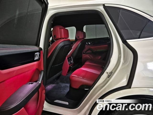 Porsche Cayenne 2019 — Фото 18/20