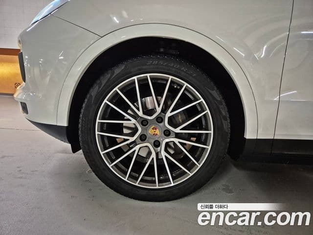 Porsche Cayenne 2019 — Фото 19/20
