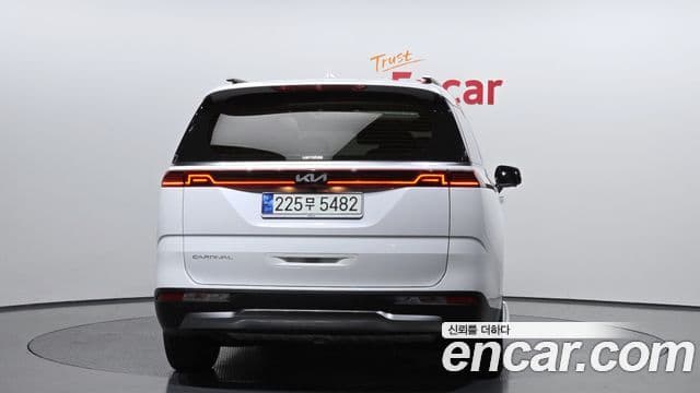 Kia Carnival 2021 — Фото 4/20