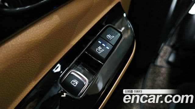 Kia Carnival 2021 — Фото 17/20