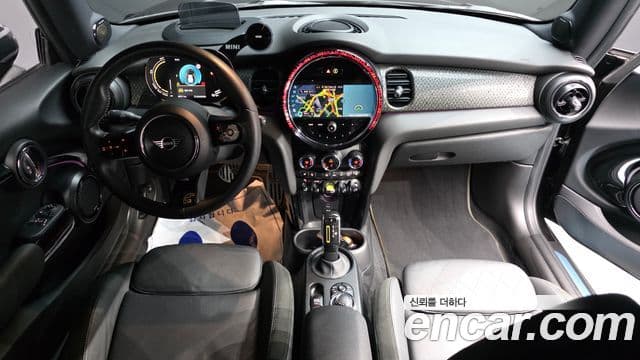 Mini Cooper Electric 2022 — ფოტო 18/20
