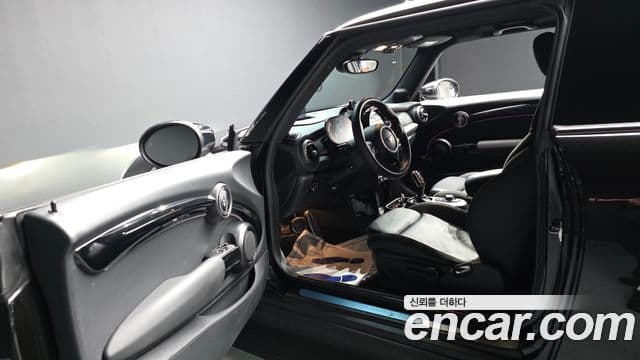 Mini Cooper Electric 2022 — ფოტო 15/20