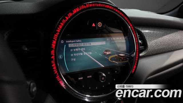 Mini Cooper Electric 2022 — ფოტო 14/20