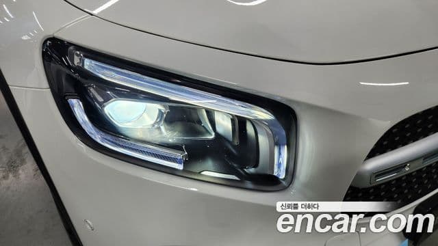 Mercedes-Benz GLB-Class 2021 — Şəkil 13/20