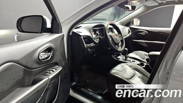 Jeep Cherokee 2020 — Photo 5/33