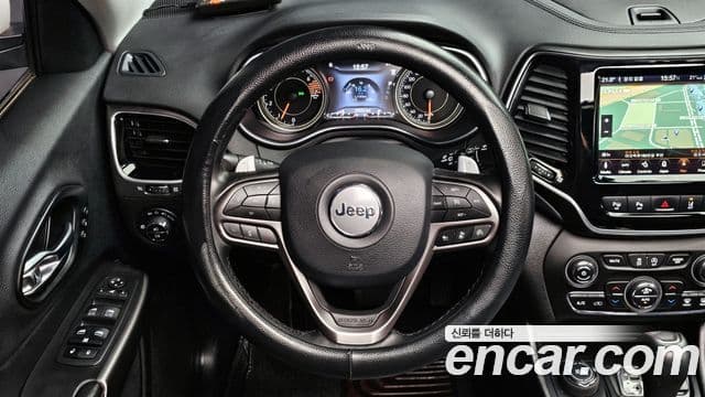 Jeep Cherokee 2020 — ფოტო 13/20