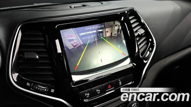 Jeep Cherokee 2020 — ფოტო 15/20
