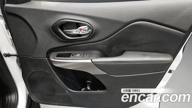 Jeep Cherokee 2020 — Photo 8/33
