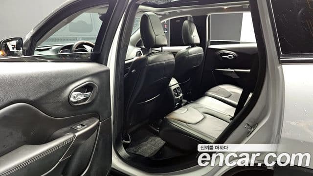 Jeep Cherokee 2020 — Photo 12/33