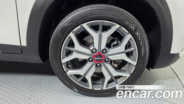 Kia Seltos 2022 — ფოტო 5/20