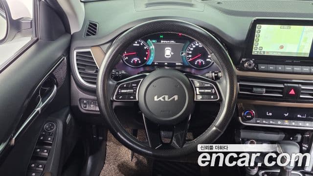 Kia Seltos 2022 — ფოტო 13/20