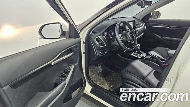 Kia Seltos 2021 — ფოტო 8/19