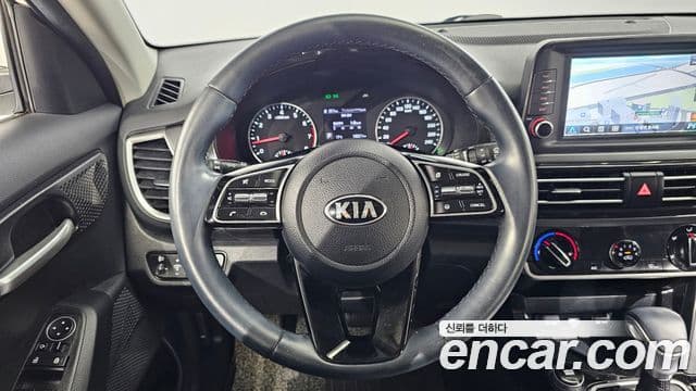 Kia Seltos 2021 — ფოტო 13/19