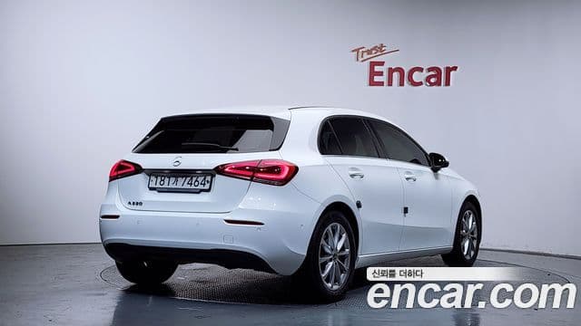 Mercedes-Benz A-Class 2019 — ფოტო 2/20