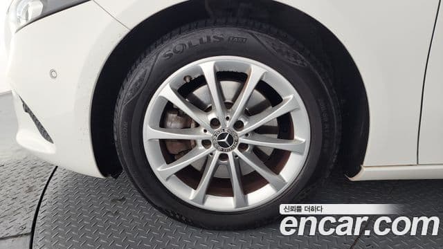 Mercedes-Benz A-Class 2019 — ფოტო 5/20