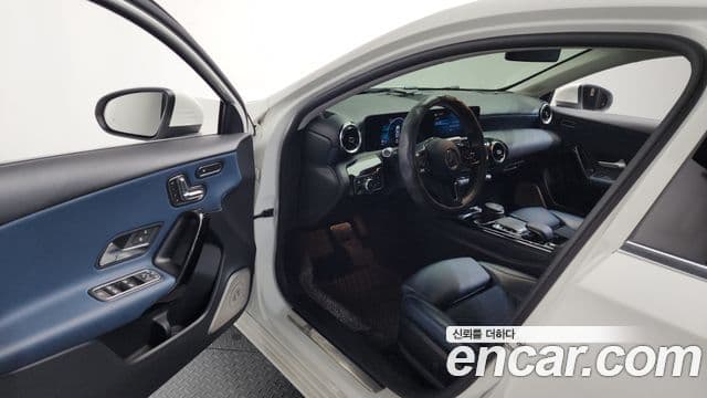Mercedes-Benz A-Class 2019 — ფოტო 9/20