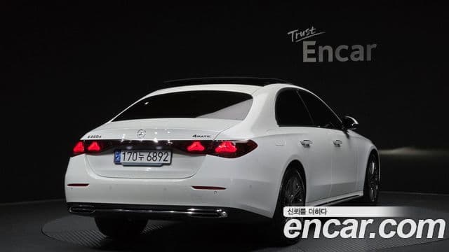 Mercedes-Benz E-Class 2024 — Фото 2/20