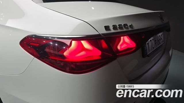 Mercedes-Benz E-Class 2024 — ფოტო 16/31