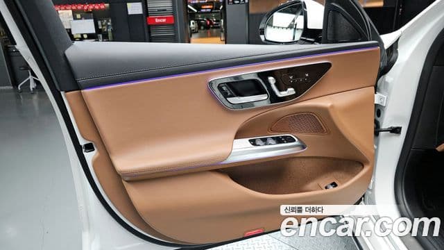Mercedes-Benz E-Class 2024 — ფოტო 20/31