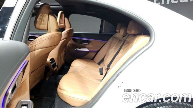 Mercedes-Benz E-Class 2024 — ფოტო 19/31