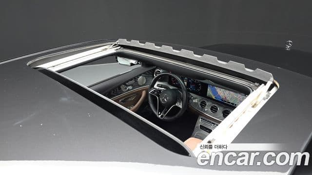 Mercedes-Benz E-Class 2023 — Şəkil 17/20