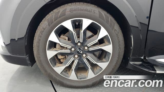 Kia Carnival 2021 — ფოტო 5/20