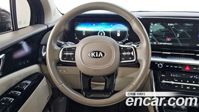 Kia Carnival 2021 — ფოტო 13/20