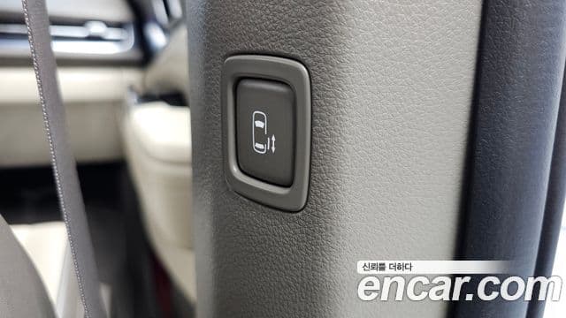 Kia Carnival 2021 — ფოტო 15/20