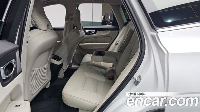 Volvo XC60 2025 — ფოტო 12/20