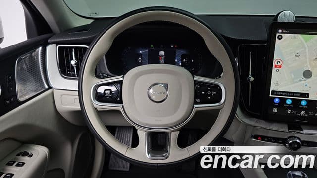 Volvo XC60 2025 — ფოტო 13/20