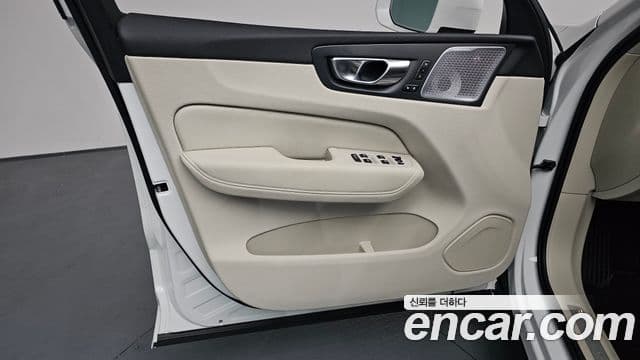 Volvo XC60 2025 — Photo 19/41
