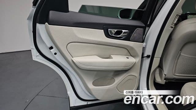 Volvo XC60 2025 — Photo 10/41