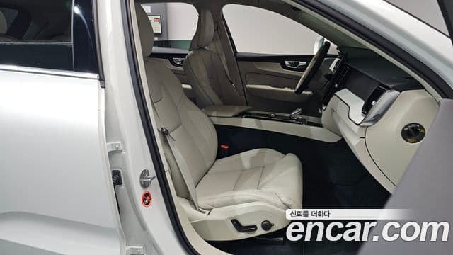 Volvo XC60 2025 — Photo 27/41