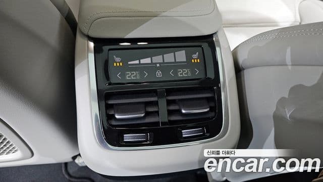 Volvo XC60 2025 — Photo 17/41