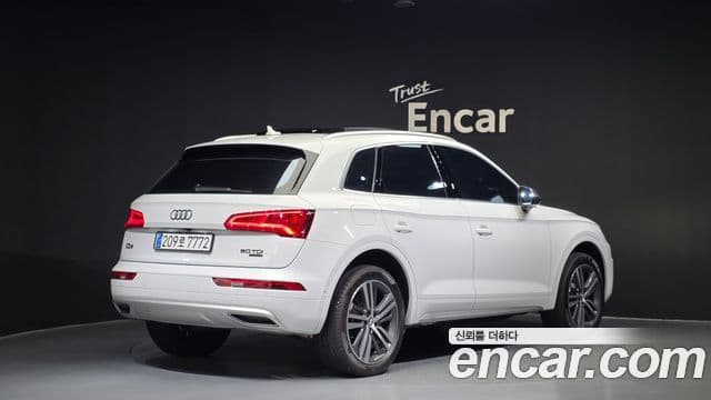 Audi Q5 2020 — ფოტო 2/20