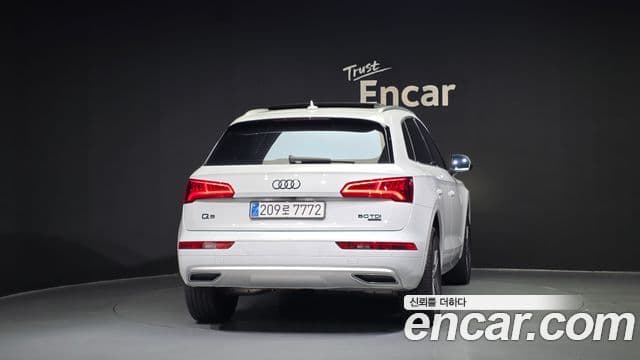 Audi Q5 2020 — ფოტო 4/20