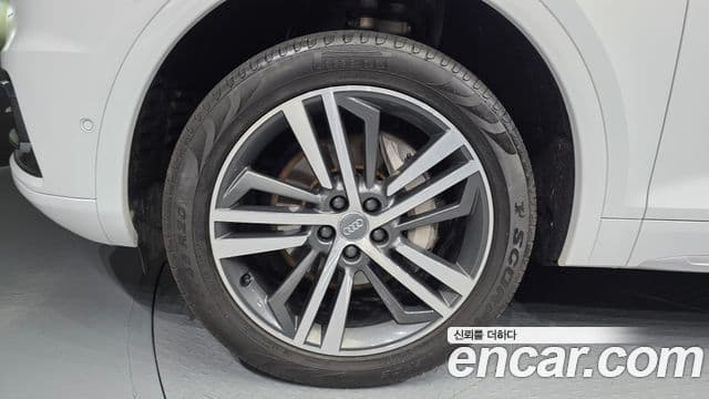 Audi Q5 2020 — ფოტო 5/20