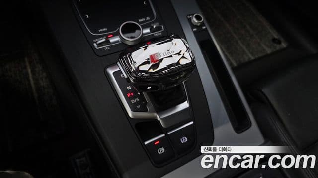 Audi Q5 2020 — ფოტო 9/20
