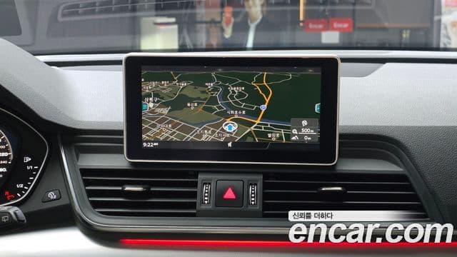 Audi Q5 2020 — ფოტო 14/20