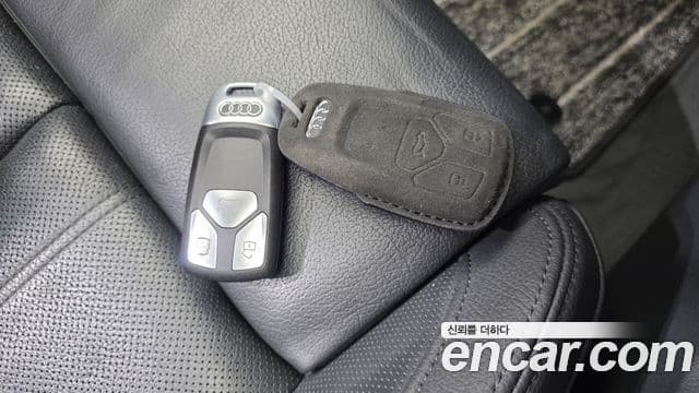 Audi Q5 2020 — ფოტო 17/20