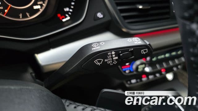 Audi Q5 2020 — ფოტო 25/32