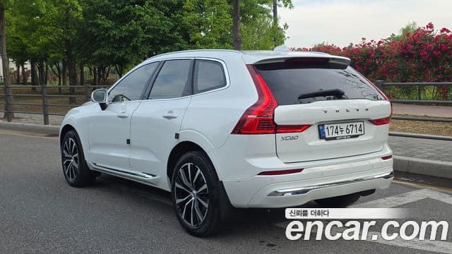 Volvo XC60 2023 — Фото 1/20