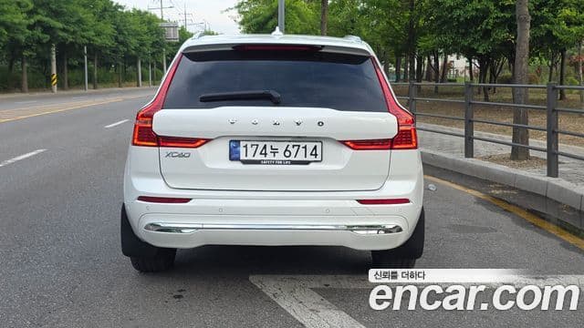 Volvo XC60 2023 — Фото 3/20