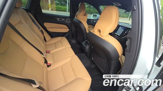 Volvo XC60 2023 — Фото 13/20