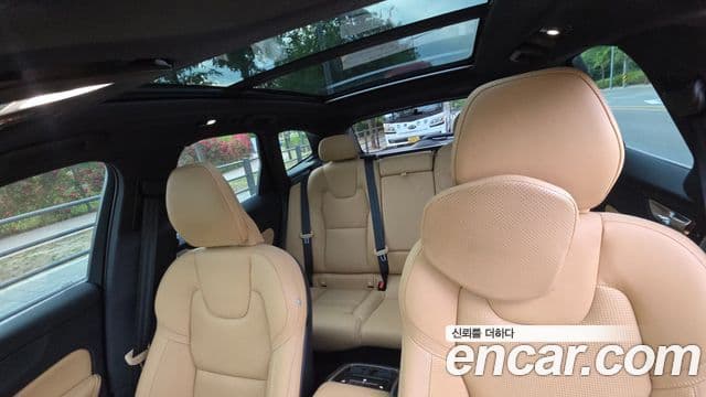 Volvo XC60 2023 — Фото 14/20
